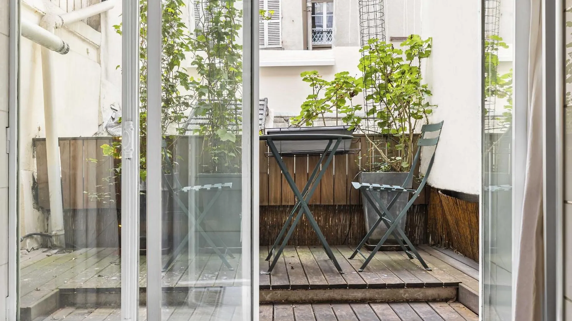 Petit Chalet Paris Fransa