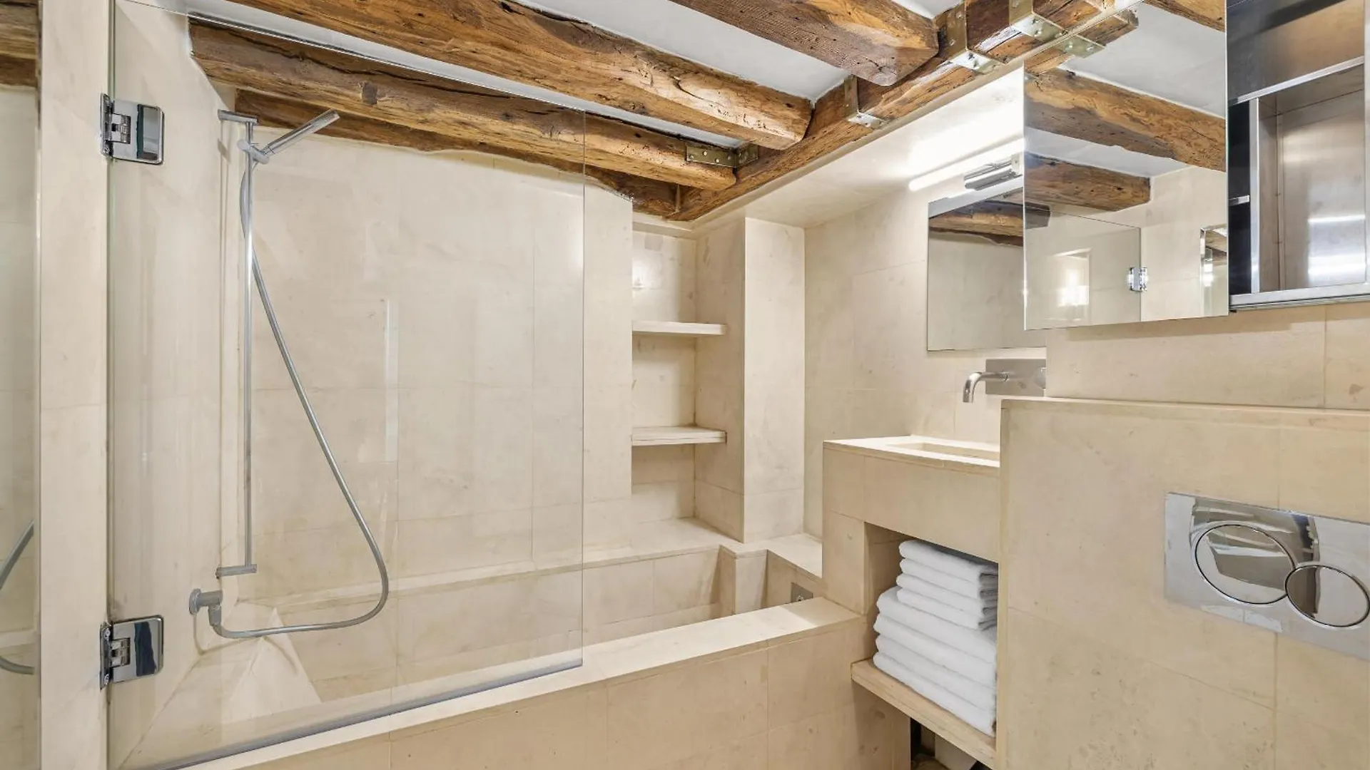 Petit Chalet Paris 0*,  Fransa