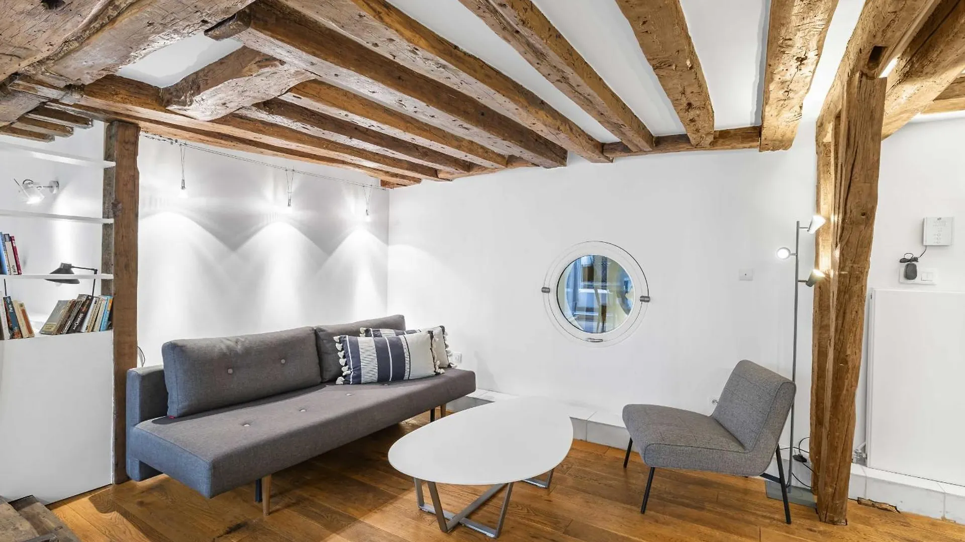 Petit Chalet Paris 0*,